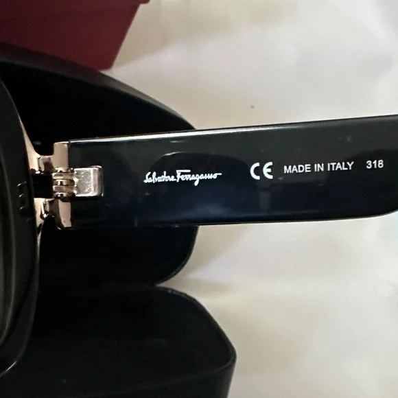 Salvatore Ferragamo Elegant Black Sunglasses - Picture 8 of 13